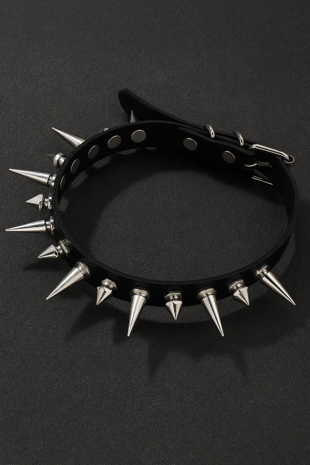 SPIKES CHOKER BLACK